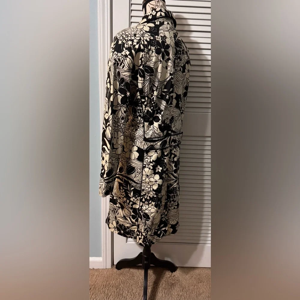 Oscar de la Renta Black and Cream Floral Patterned Pea Coat - Picture 4 of 15